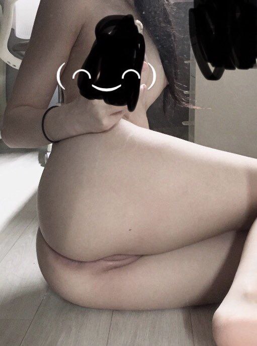 [Ông. [Gầy Khỉ] Cô gái trẻ xinh đẹp, sau khi uống đủ rượu và ăn uống, cô ấy bị ép phải ngã xuống, và cô bé của cô ấy hồng hào và mềm mại để phối hợp với cô ấy...